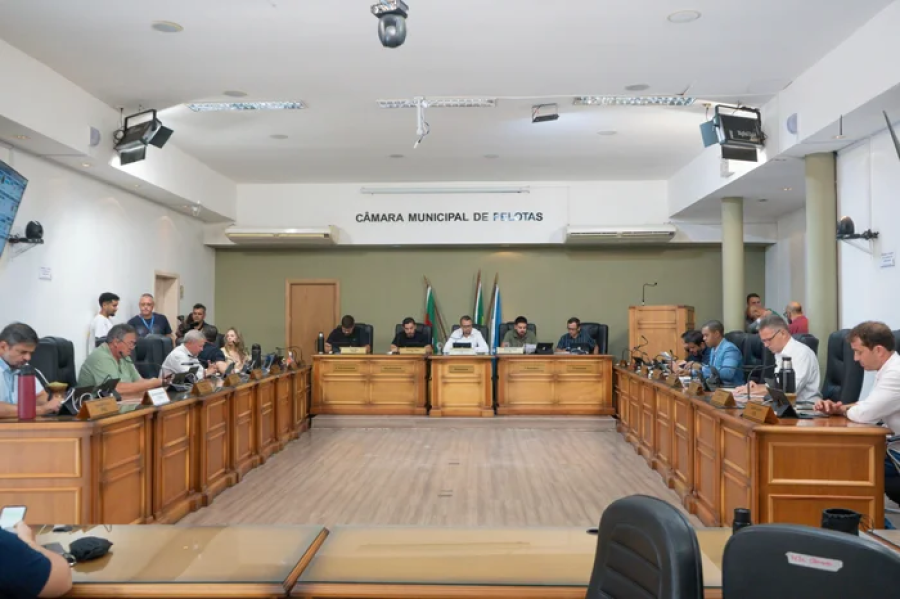 Câmara de Pelotas derruba veto e mantém exigência de exame toxicológico para autoridades