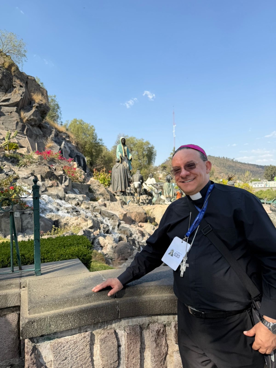 Dom Leomar participa de congresso no México