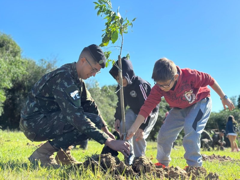 Uruguaiana promove plantio de árvores no Distrito de São Marcos